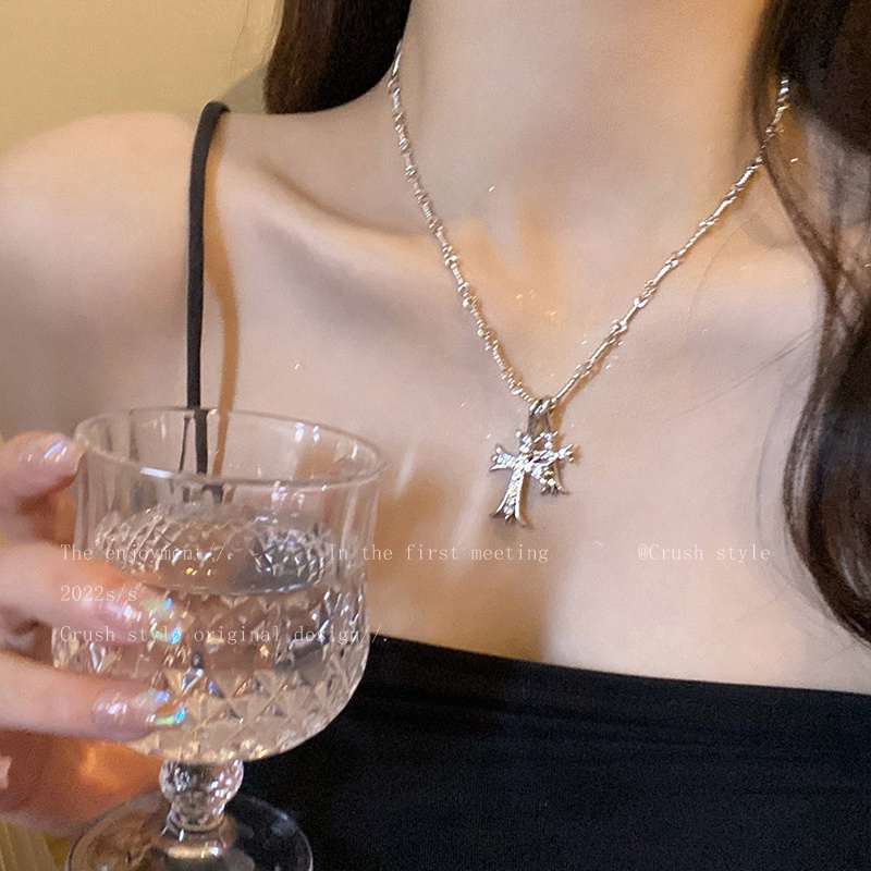 Vòng cổ choker 17KM Y2K mặt thánh giá đính pha lê thời trang