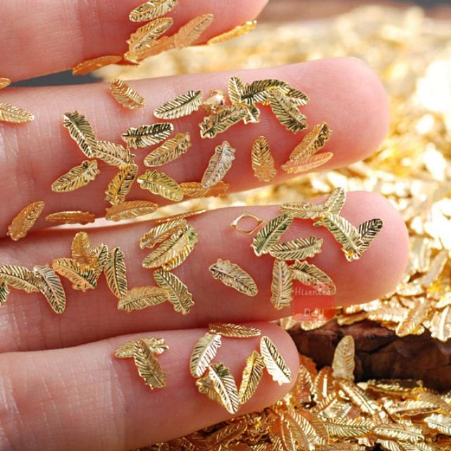 Kim tuyến nhũ vàng hình lông chim