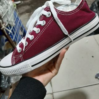 Giày classic nữ màu đỏ mận