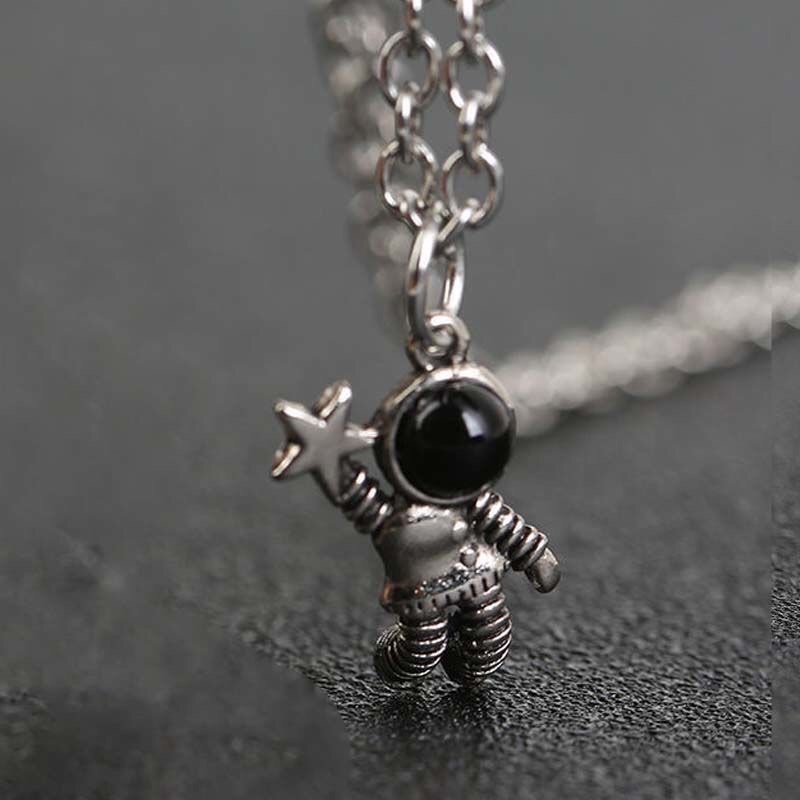 Dây chuyền phi hành gia phong cách Hàn Quốc