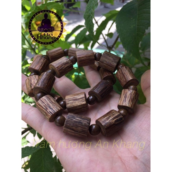 Vòng tay trầm hương sánh cành tự nhiên