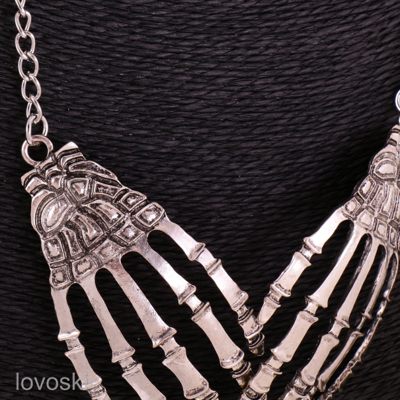 Dây chuyền choker hình xương bàn tay phong cách gothic