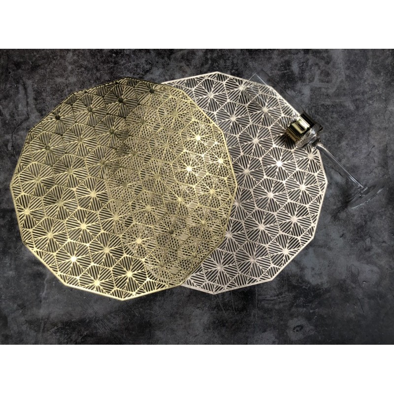 Tấm lót bàn ăn, lót lọ hoa, placemat, nhựa dẻo màu vàng và vàng hồng, đường kính 38cm, xinh, rẻ, tiện lợi