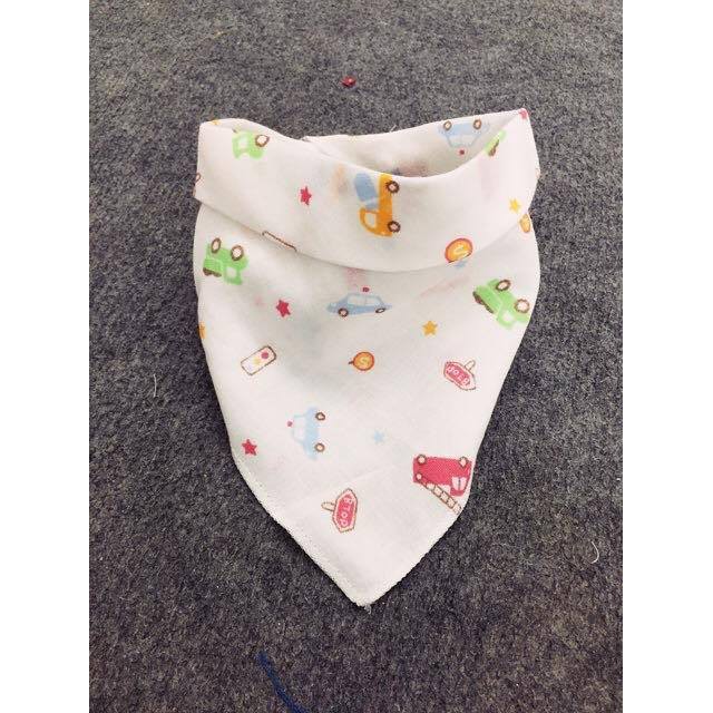 Yếm xô tam giác cho bé