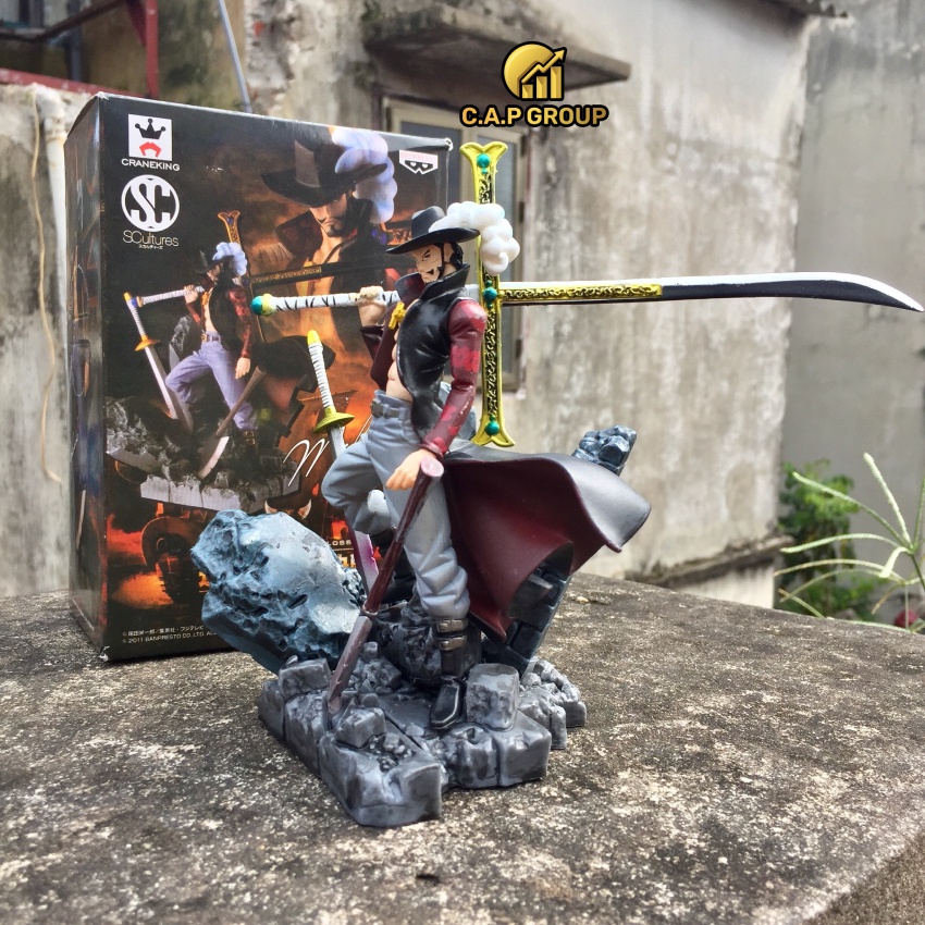 Mô hình One Piece Vua Hải Tặc nhân vật Mắt diều hâu Dracule Mihawk Figure - X30