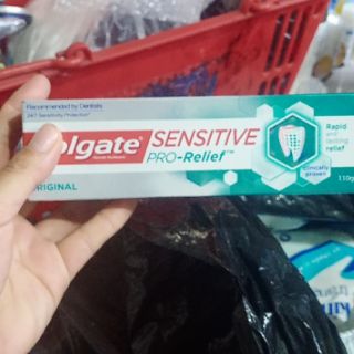 Kem đánh răng chống ê buốt Colgate sensitive.