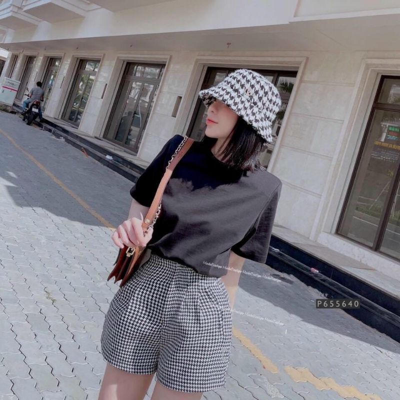 Quần đùi kẻ chất xốp cực năng động cho các nàng đáng yêu