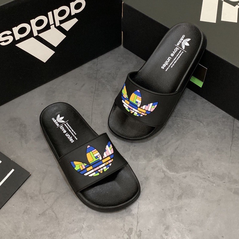 DÉP ADIDAS ADILETTE ĐEN LOGO MÀU - Full box độc lạ