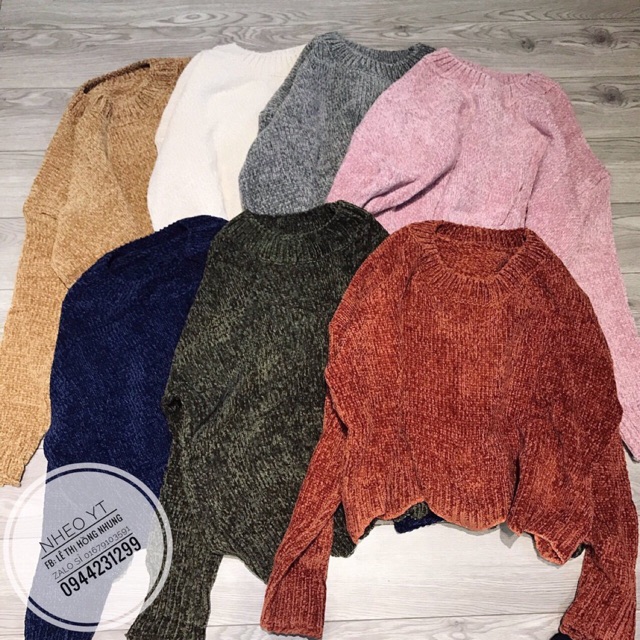 Áo croptop nhung gấu lượn sóng