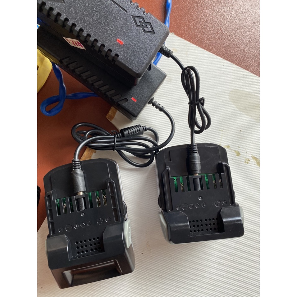 Pin Hitachi 18V 5ah nhận sạc adapter. BN.