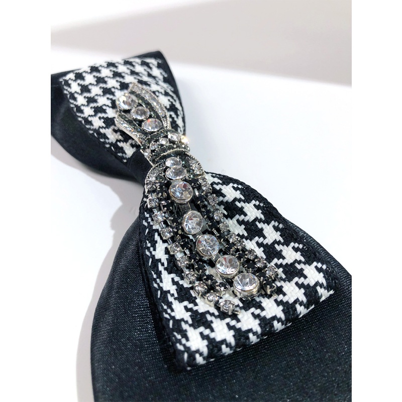 Cà Vạt Nơ Tua Rua Màu Đen Họa Tiết Caro Đính Đá Lấp Lánh Cho Nữ