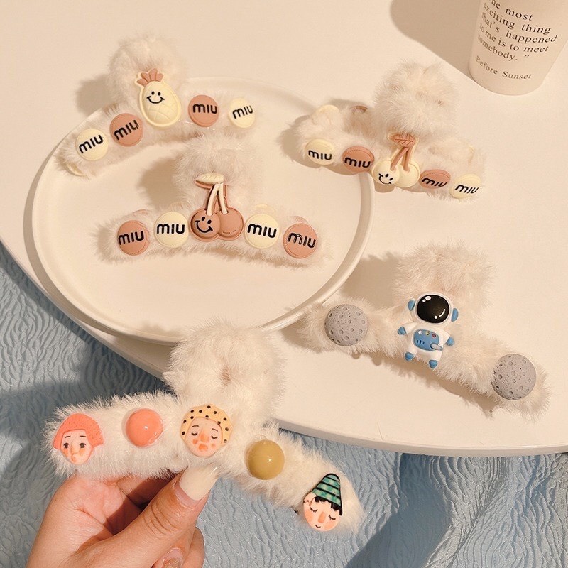 [Mã FAMARAL1 giảm 10K đơn 50K]Kẹp tóc càng cua vải lông phong cách Hàn Quốc xinh xắn cho nữ