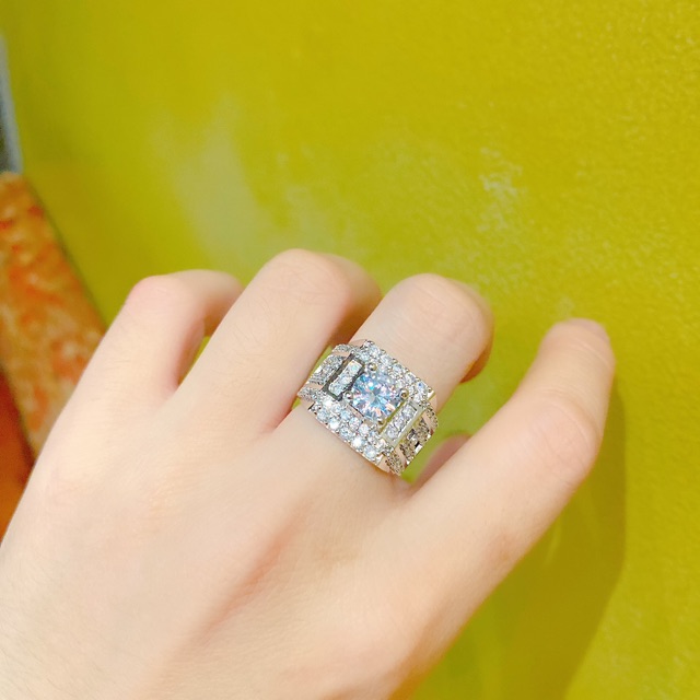 Nhẩn nam hiệu đá trụ cao mạ bạch kim