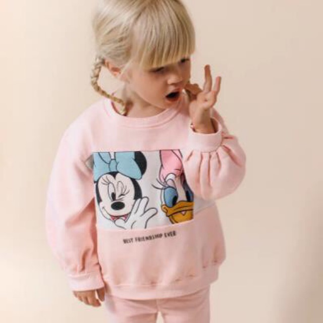 Set nỉ mickey hồng tay bồng zara, chất mềm sờ sướng tay mà lại thời trang. Mẫu này bé mặc xinh cực, hàng đầu mùa giá tốt