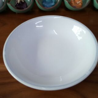 Dĩa sứ trắng sâu lòng