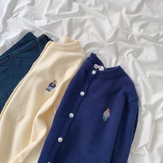 Áo khoác len cardigan cổ tròn basic hình gấu dễ thương Yannie