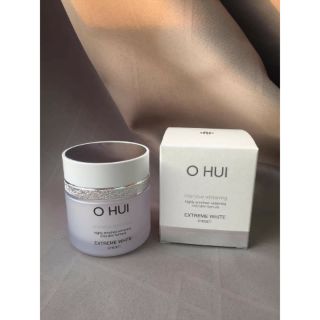 Kem dưỡng trắng da Ohui Extreme White Cream Snow Vitamin