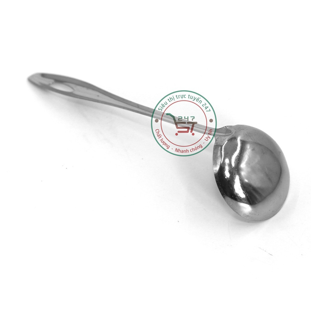 Muôi múc canh inox sáng màu bền đẹp trong đồ dùng nhà bếp của bạn.Vá múc canh nhiều kích cỡ từ 5cm đến 8cm