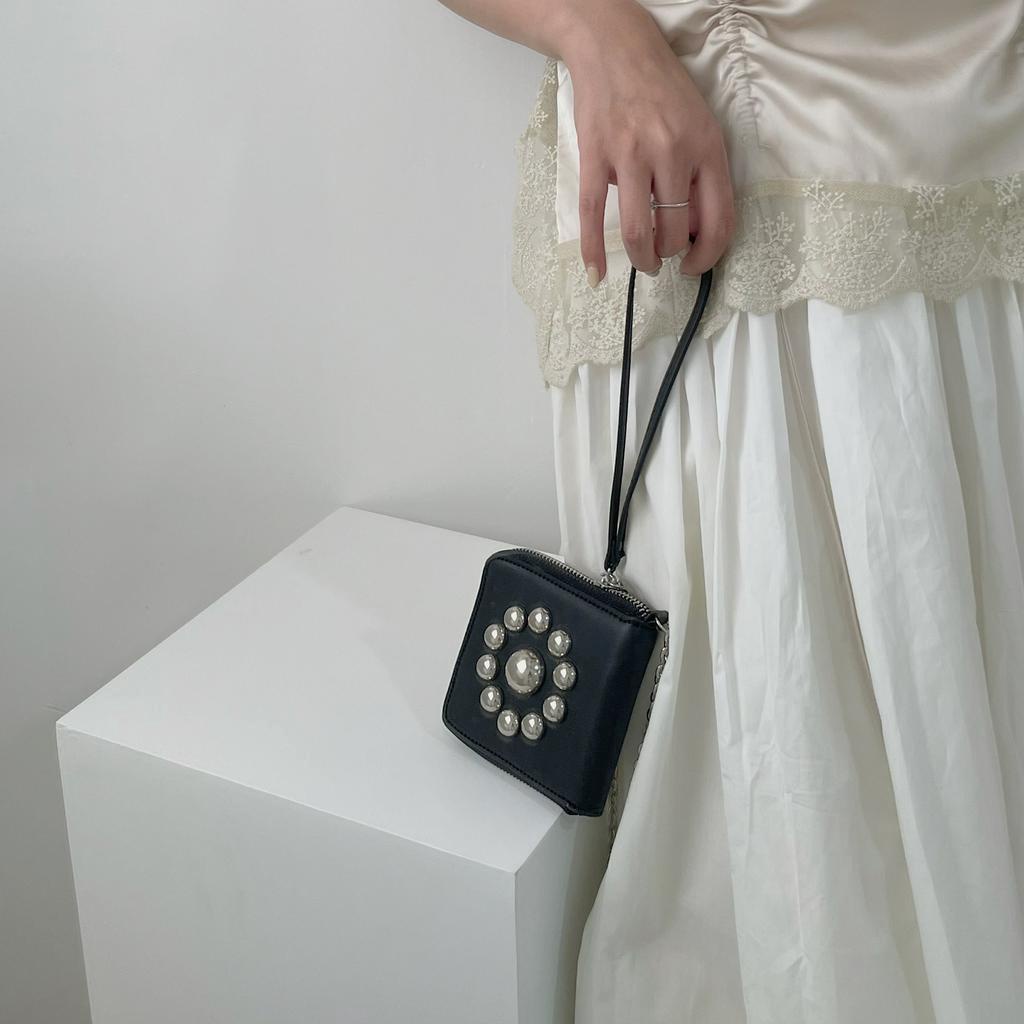 Túi đeo chéo phối dây xích kiểu dáng thời trang