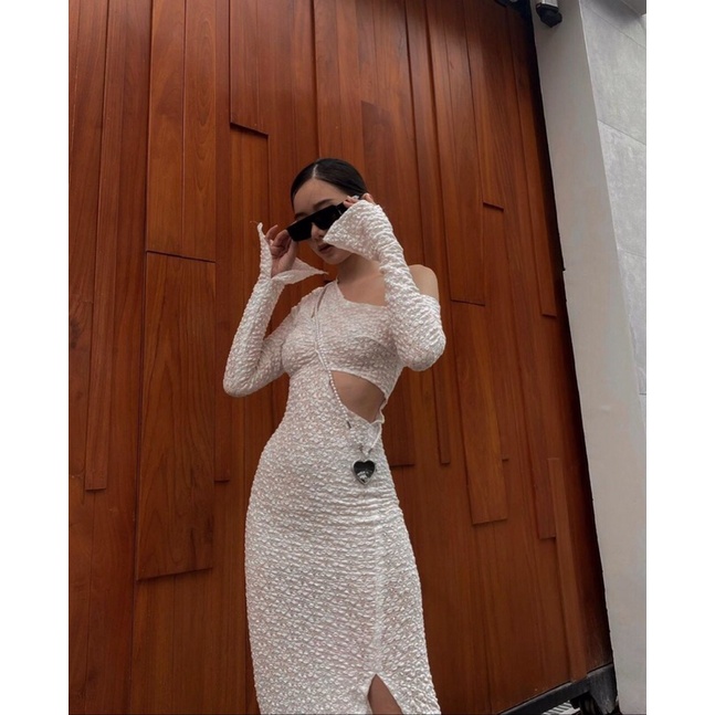 Đầm body trắng tay dài xẻ đùi khoét vai cutout
