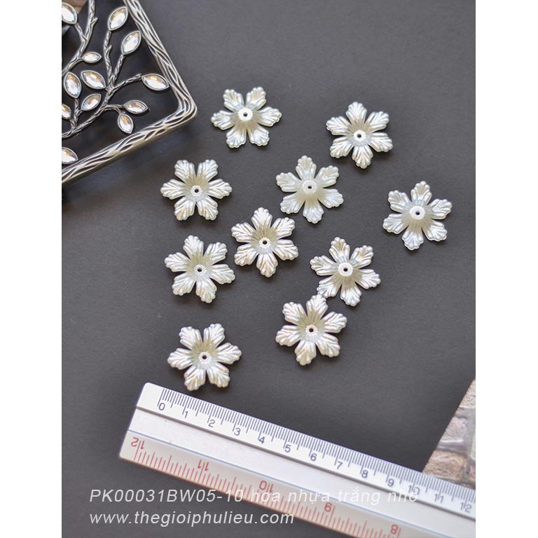 PK00031BW05-10 hoa nhựa trắng nhỏ