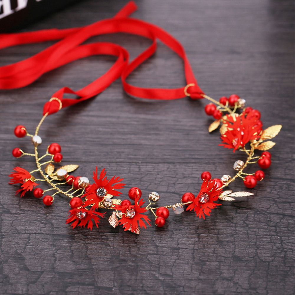 Vòng hoa cúc đính ngọc trai trang trí tóc cô dâu