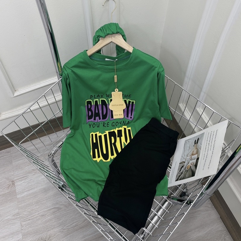 Set áo phông xanh in chữ thụng rộng mix quần legging đùi màu xanh két