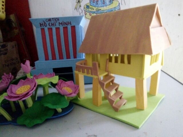 Mô hình lăng bác,nhà sàn,hồ sen, chùa 1 cột tháp rùa. Cđ quê hương đất nước,Bác Hồ