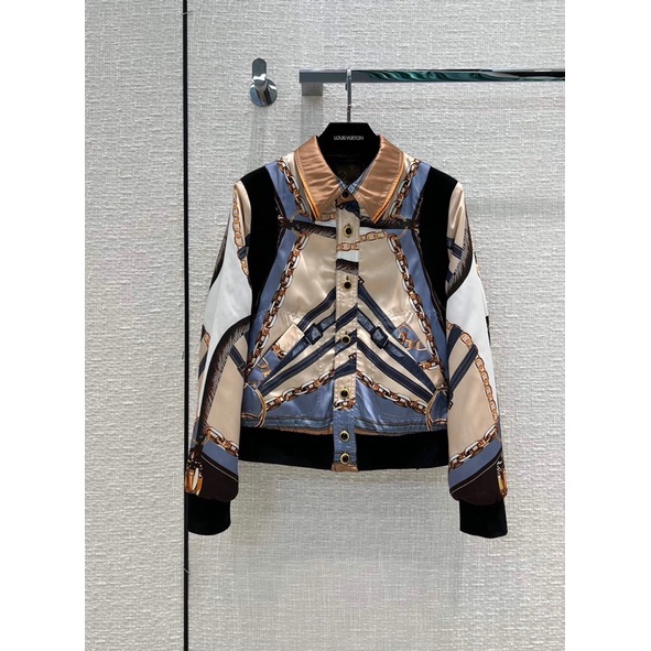 Áo khoác nữ dáng ngắn thời trang 2 mặt cao cấp thương hiệu Louis Vuitton LV 2022