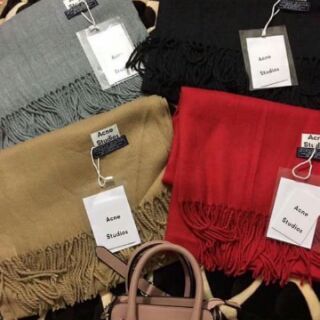 Khăn len cừu acne