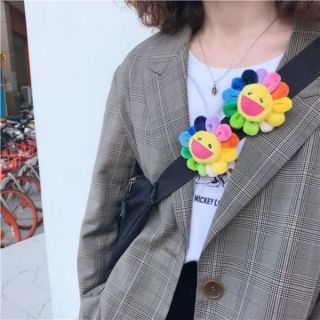 Cài áo hình hoa mặt cười