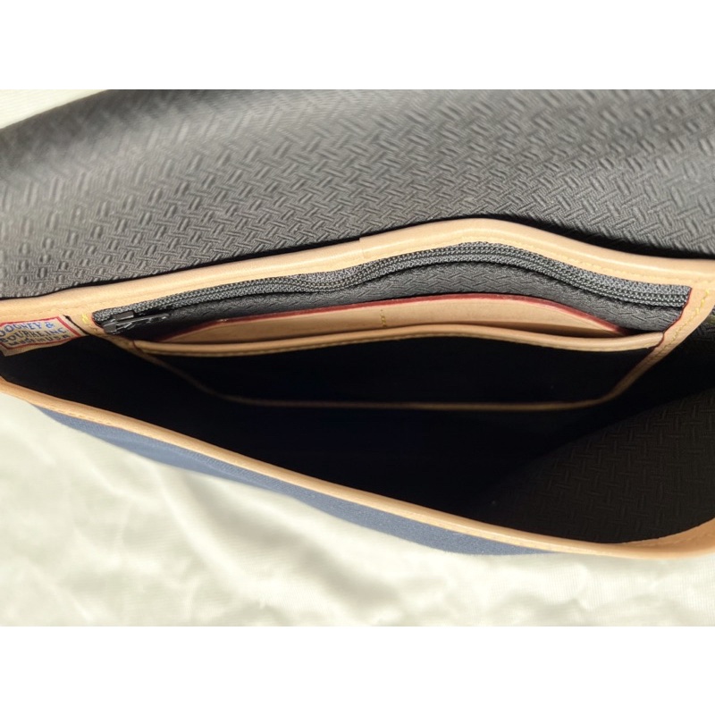 Túi đeo chéo Dooney & Bourke