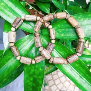 Vòng tay trầm hương tự nhiên ( loại  vòng truc 10ly)