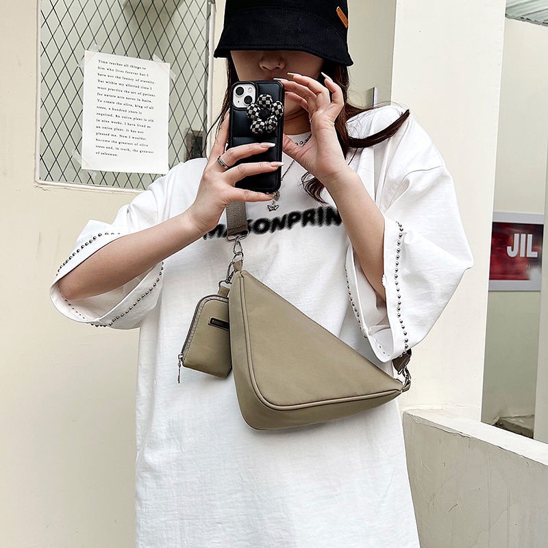 Túi Đeo Chéo Hình Tam Giác Bằng Vải Nylon Thời Trang Độc Đáo Mới Dành Cho Bạn Nữ