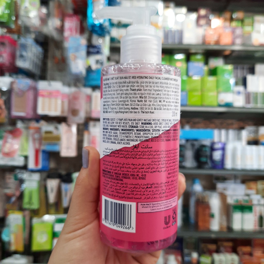 Sữa Rửa Mặt Dạng Gel Chăm Sóc Dịu Nhẹ Cho Da Hàng Ngày ST.Ives Daily Facial Cleanser (DƯA HẤU - DƯỠNG ẨM) 200ml