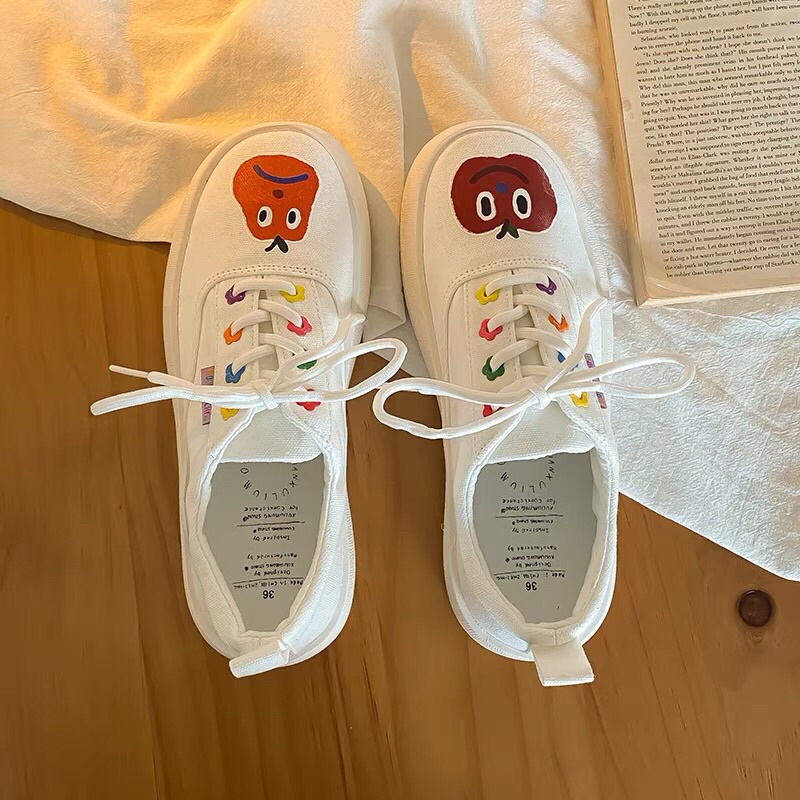 Giày thể thao đế bánh mì buộc dây hoạ tiết ngộ nghĩnh