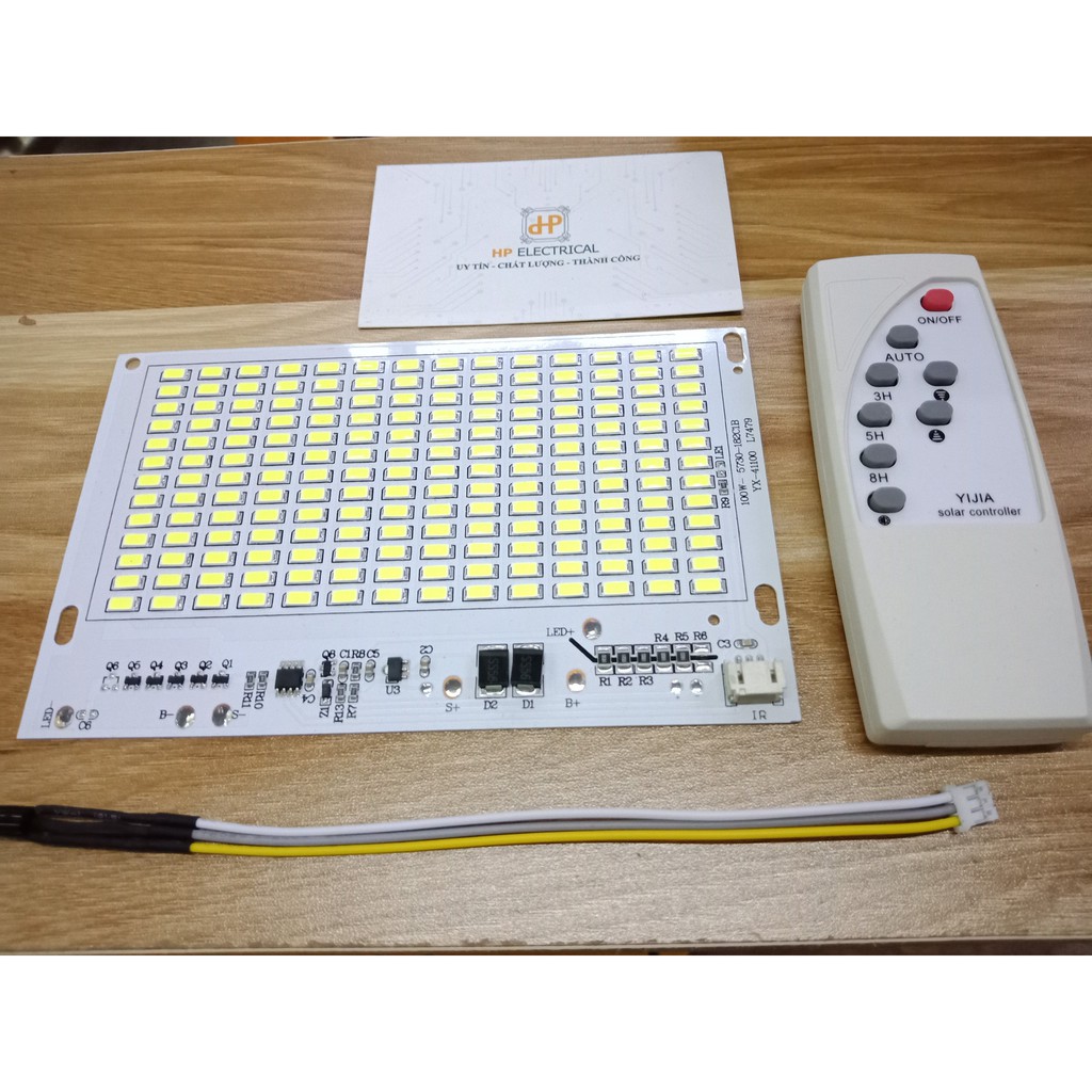 Đèn pha led năng lượng mặt trời 100w 147/92mm kèm Remote và cảm biến hồng ngoại HP Electrical