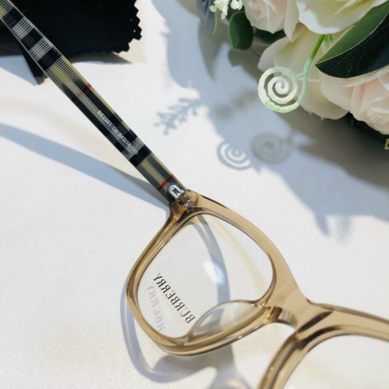 Mắt kính bur berry màu trà