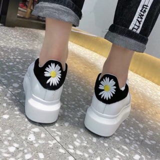 Giày sneaker nữ thêu hoa cúc hàng xuất dư siêu sịn