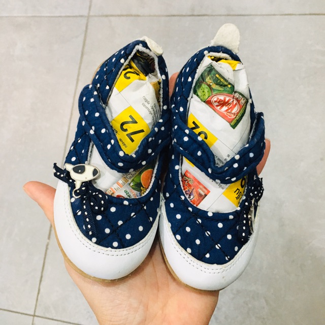 Giày bé secondhand