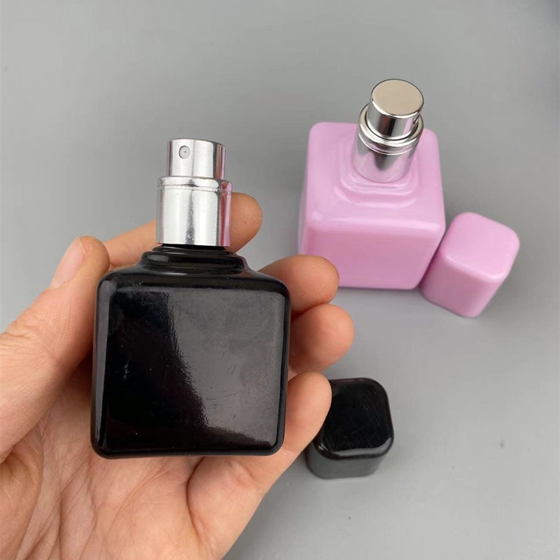 1 Chai Rỗng 30ml Dạng Xịt Bằng Thủy Tinh Màu Sắc Ngẫu Nhiên Kích Thước Nhỏ Gọn Dùng Khi Đi Du Lịch