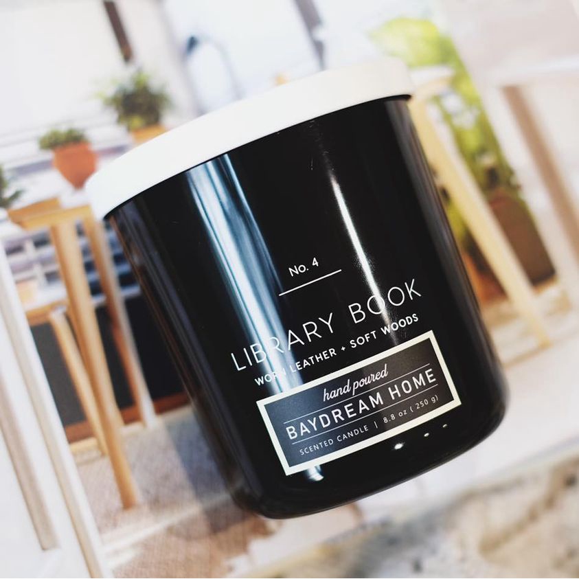 Nến thơm Library Book (Scented Candle 8.8oz)
