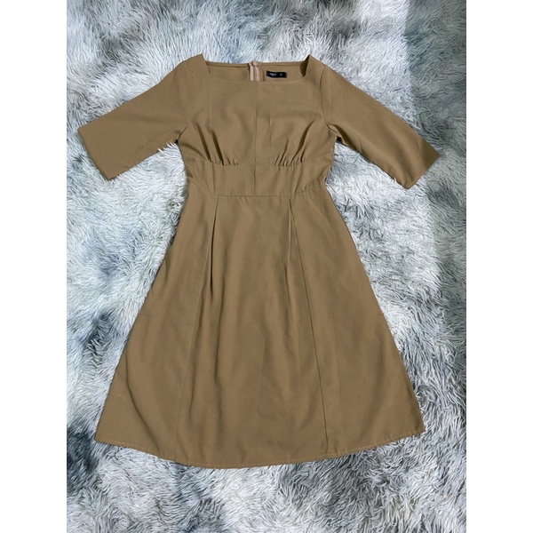 ĐỒ SI/2HAND-HÀNG HIỆU CHÍNH HÃNG-Đầm công sở nữ tay lửng nâu-ẢNH THẬT DO SHOP TỰ CHỤP VÀ QUAY