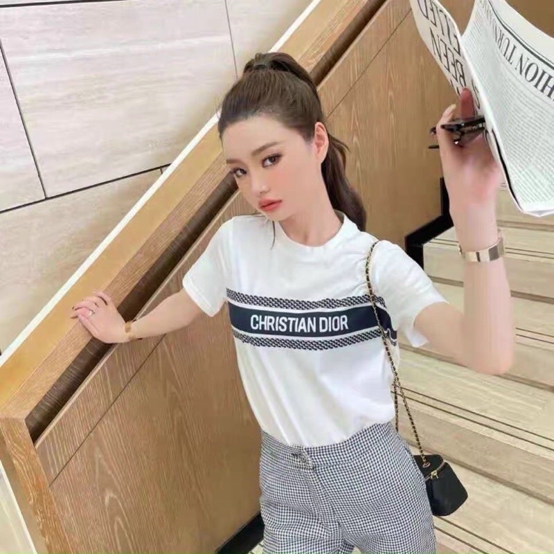 Áo cộc tay nữ cổ bẻ chất len dệt kim in chữ hàng QC