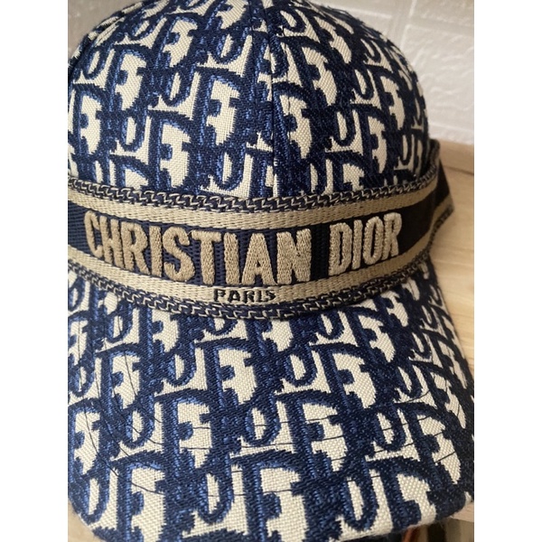 Mũ lưỡi trai đai 𝑪𝒉𝒓𝒊𝒔𝒕𝒊𝒂𝒏 𝑫𝒊𝒐 cho cả nam và nữ