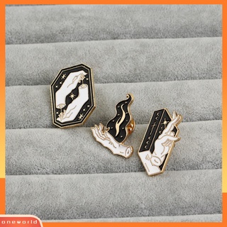 Ghim cài áo hình bàn tay phù thủy độc đáo