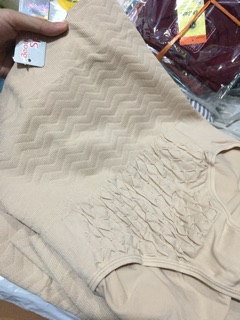 Quần gen mặc đầm ôm cả bụng