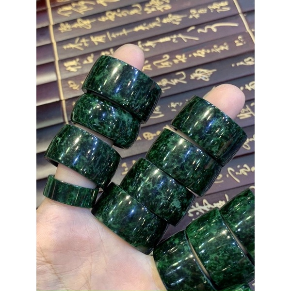 Nhẫn đá càn long bản to ,ngọc cẩm thach sơn thủy xanh hàng thiên nhiên