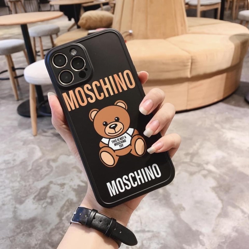 Ốp lưng iphone IMD chống bẩn gấu Moschino dành cho iphone 7plus/8plus/x/xs/xsmax/11/11promax/12/12pro/12promax