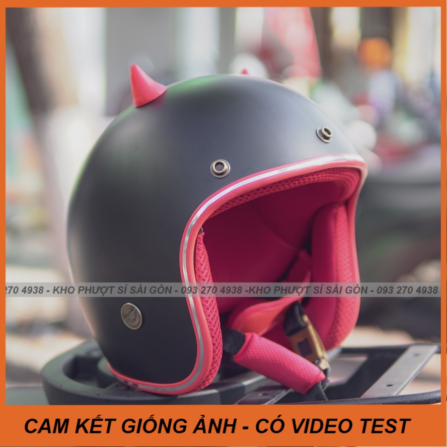 COMBO Mũ bảo hiểm 3/4 màu đen nhám lót đỏ kèm sừng mini đi phượt kute - Nón 3/4 cá tính